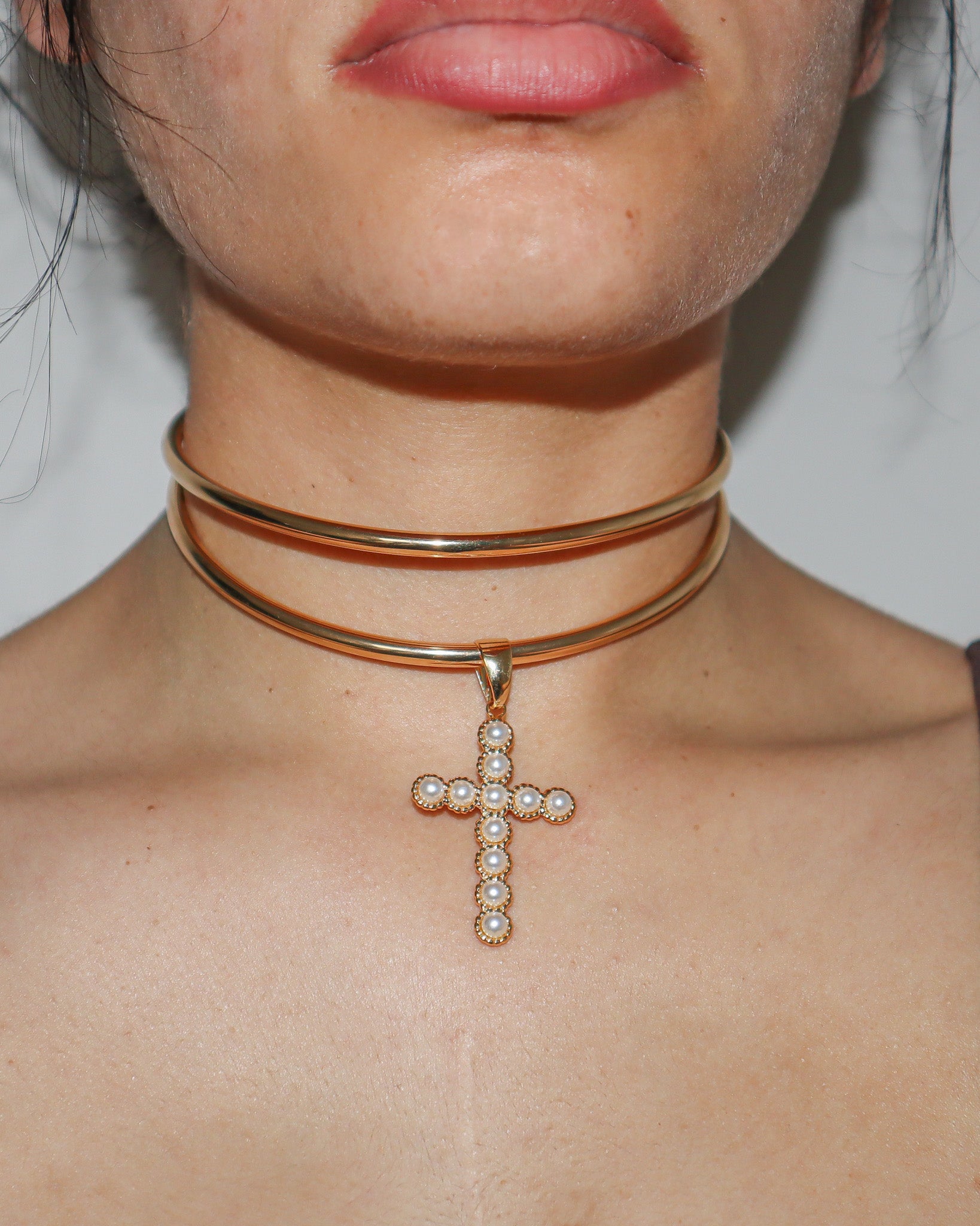 Collard Cross Choker Necklace