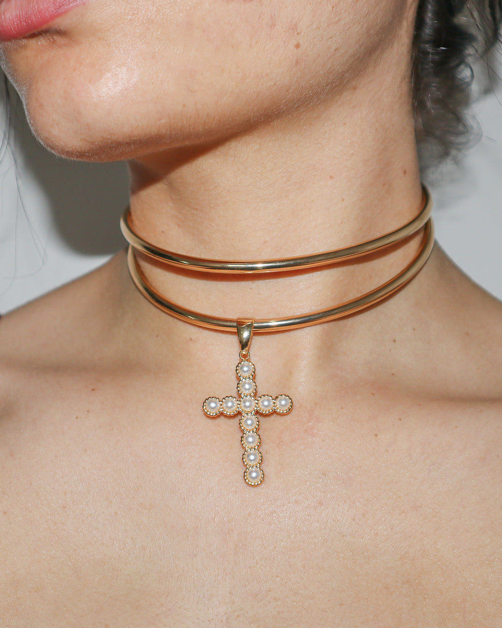 Collard Cross Choker Necklace